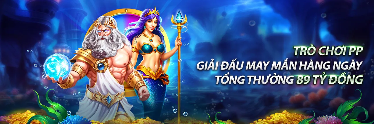 Một người phụ nữ chuyên nghiệp với tai nghe đang mỉm cười, sẵn sàng hỗ trợ khách hàng của vip66 login
